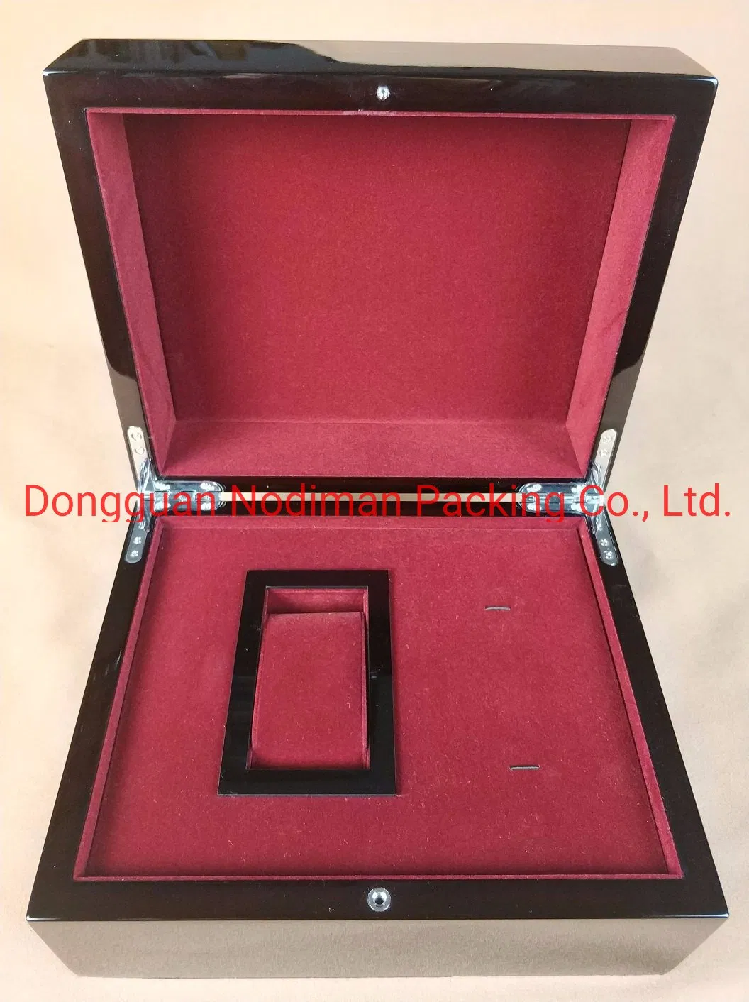 Высококачественные деревянные часы 2023 года в упаковке, покрытой рояльным лаком, в подарочной упаковке.